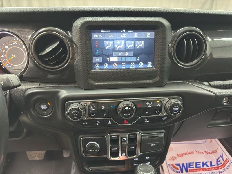 Used 2022 Jeep Wrangler Unlimited Sport AltitudeImage 11