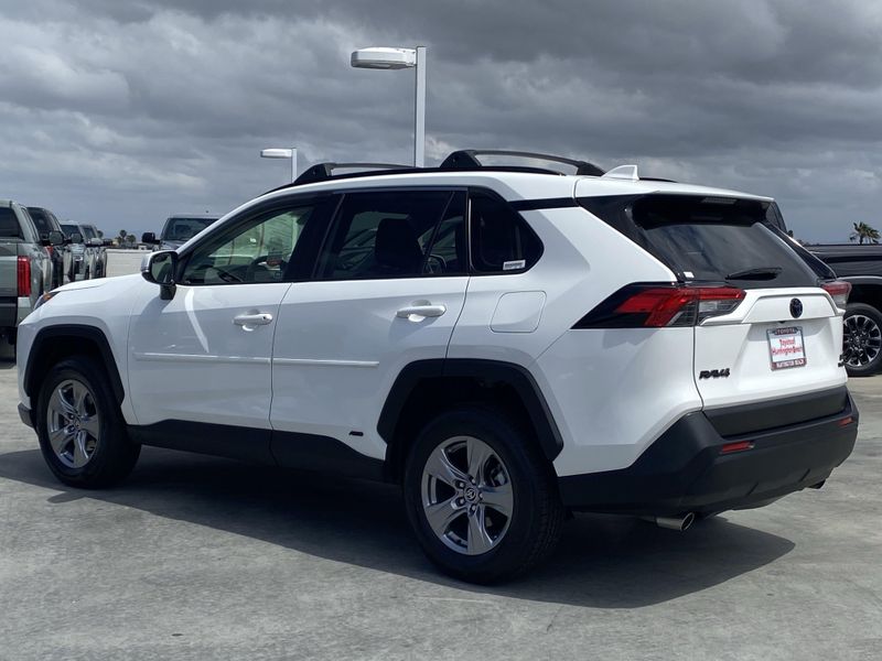 2022 Toyota RAV4 LEImage 6