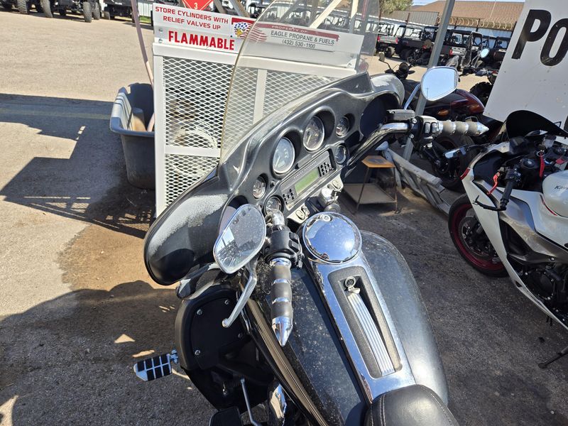 USED 2012 HARLEY ELECTRA GLIDE ULTRA CLASSIC Image 4