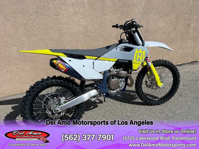 2024 HUSQVARNA FC 450  in a WHITE exterior color. Del Amo Motorsports of Los Angeles (562) 262-9181 delamomotorsports.com 