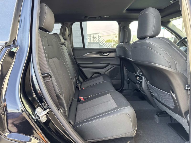 New 2026 Jeep Grand Cherokee Laredo X 4x2