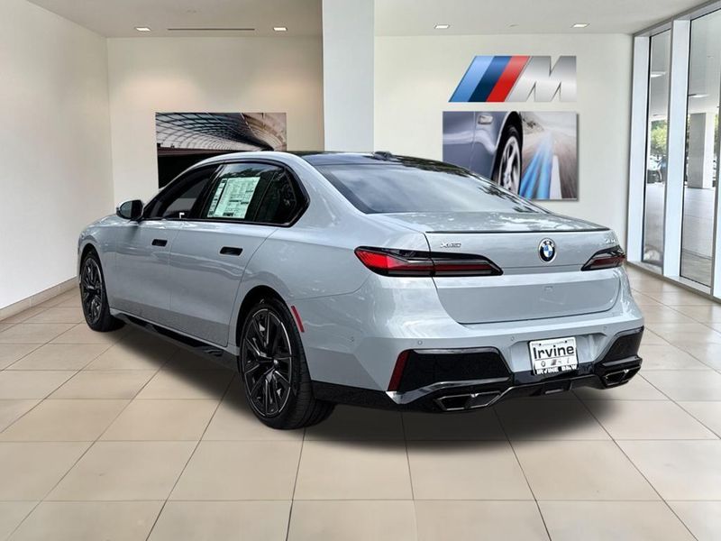 2025 BMW 7 Series 760i xDriveImage 8