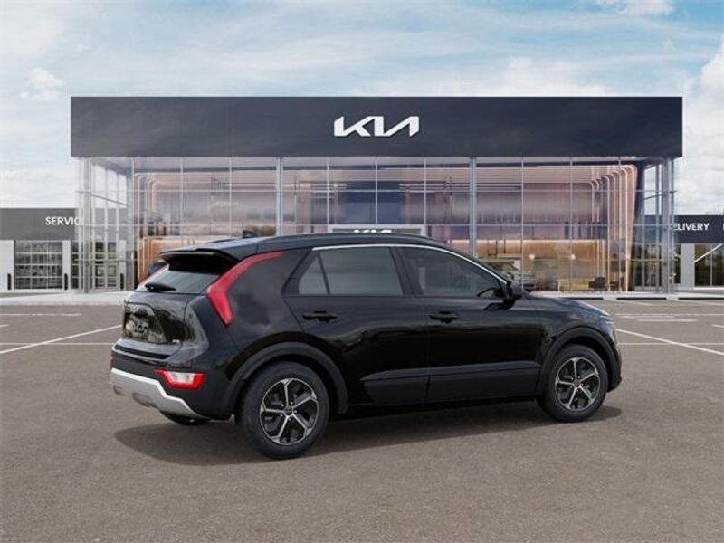 2025 Kia Niro LXImage 6