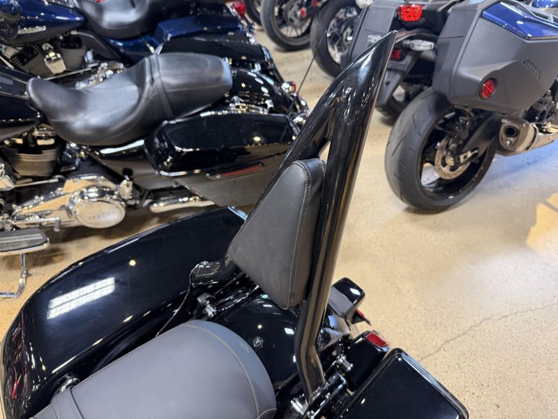 USED 2024 HARLEY STREET GLIDE Image 10
