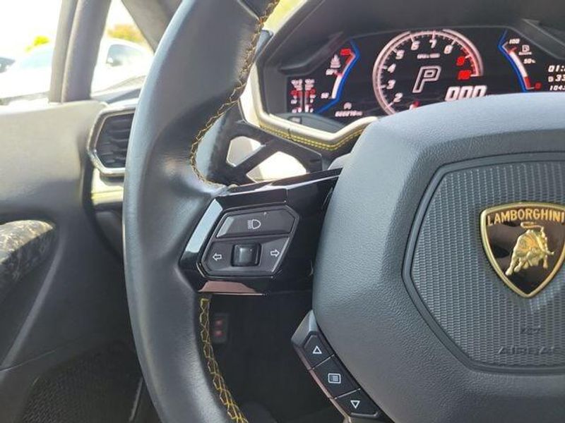 2021 Lamborghini Huracan Evo Coupe RWD photo 13