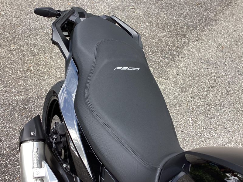 2025 BMW F 900 R 