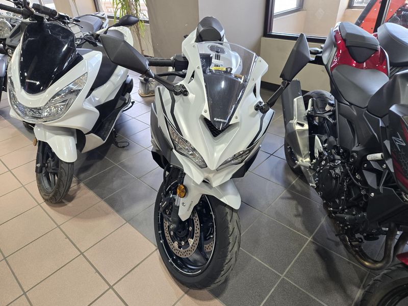 Used 2025 Kawasaki Ninja ZX4RR ABS Image 6