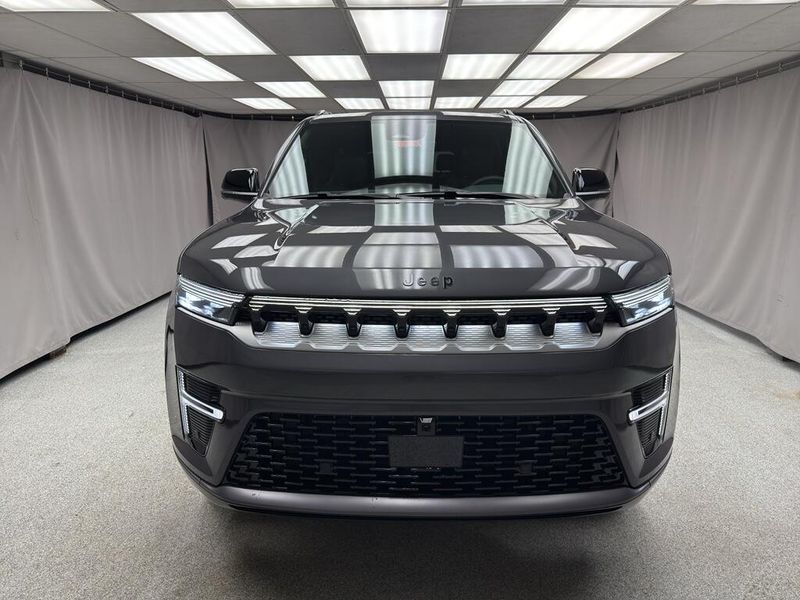 2026 Jeep Grand Wagoneer 4x4Image 5