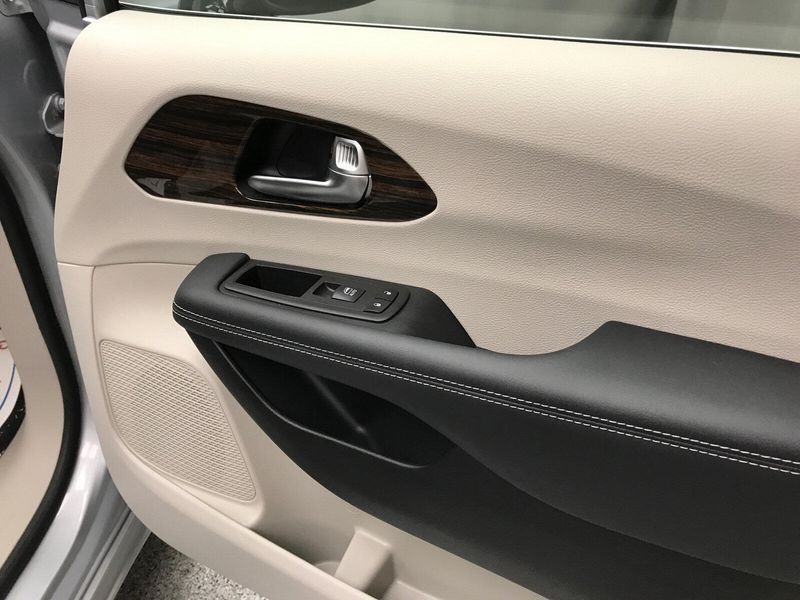 2023 Chrysler Pacifica LimitedImage 21