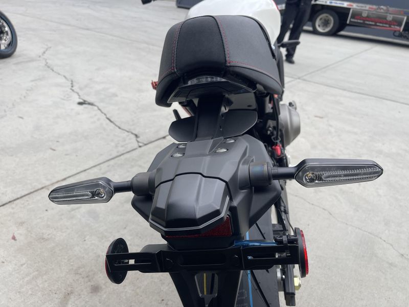2025 Yamaha XSR900 Image 13