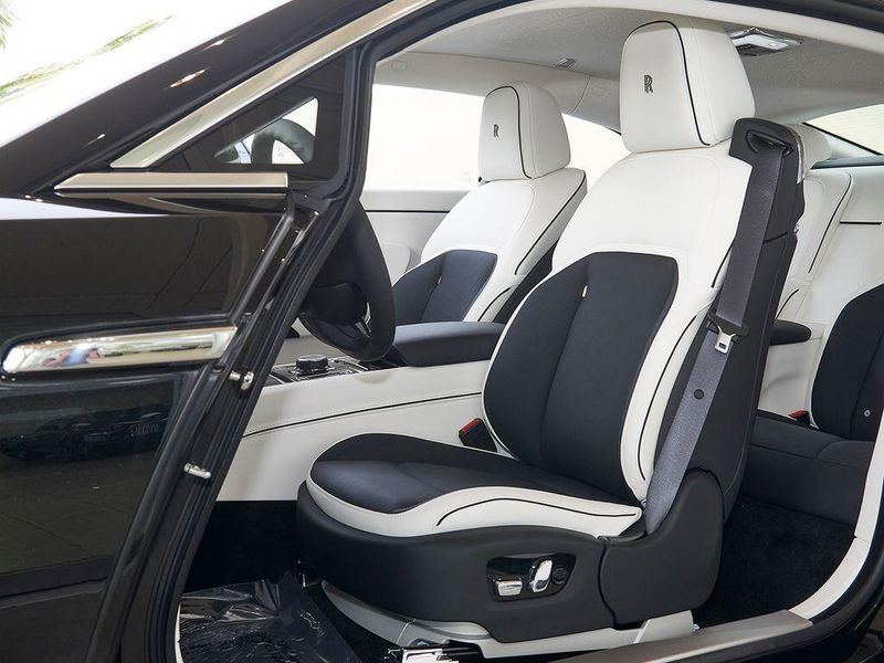 New 2026 Rolls-Royce Spectre Image 12