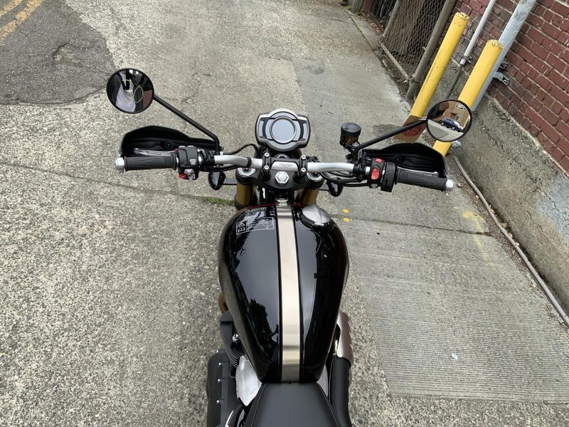 2025 Triumph Scrambler 1200 XE