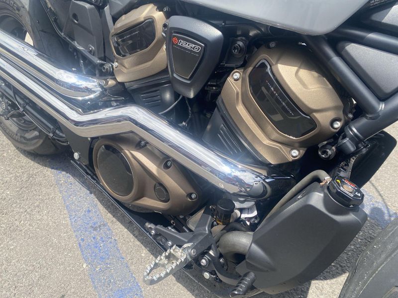 Used 2024 Harley-Davidson Sportster Image 17
