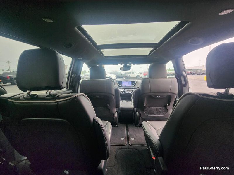 New 2027 Chrysler Pacifica Limited