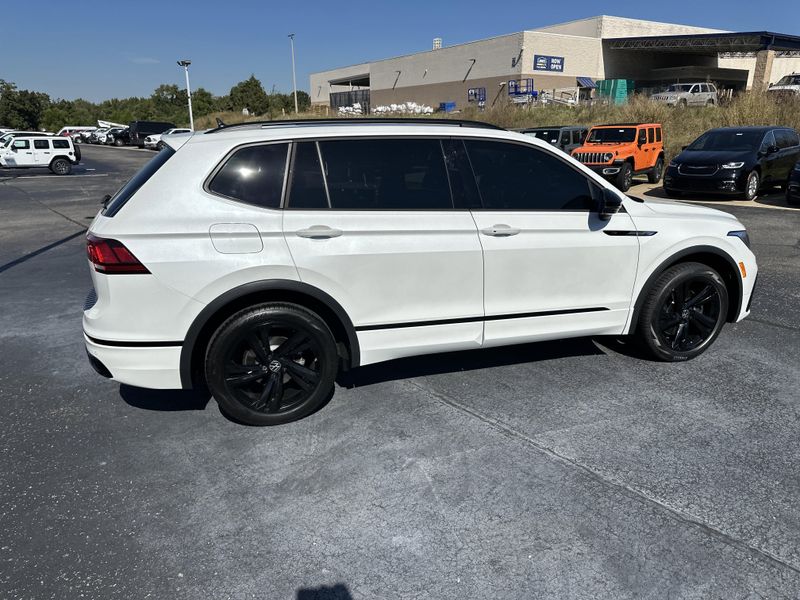 Used 2023 Volkswagen Tiguan SE R-Line BlackImage 6