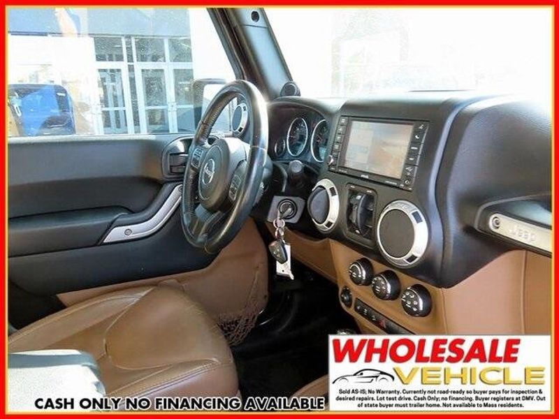 2013 Jeep Wrangler Unlimited SaharaImage 8