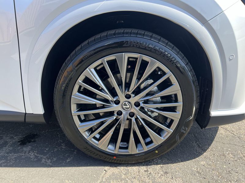 2025 Lexus RX 450h+ LuxuryImage 33