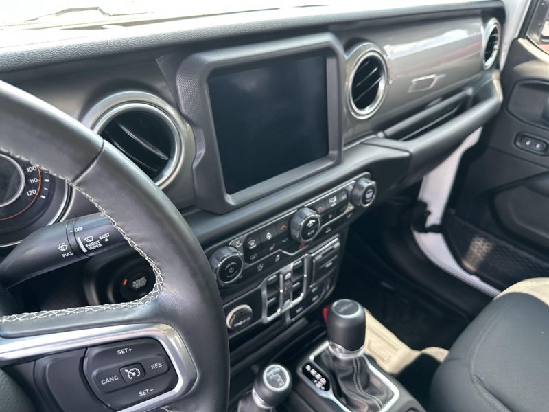 2020 Jeep Gladiator OverlandImage 25