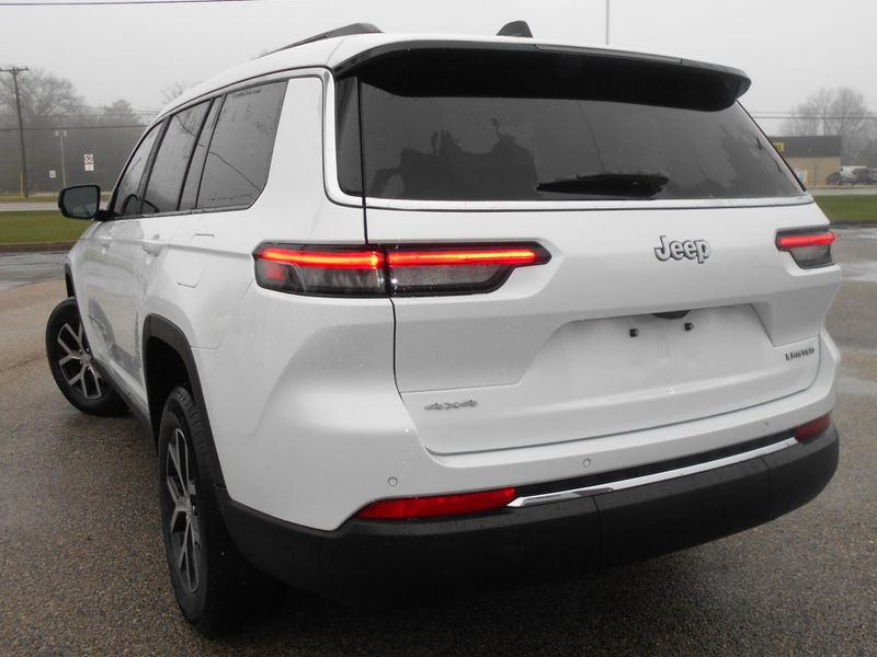 2025 Jeep Grand Cherokee L Limited 4x4Image 3