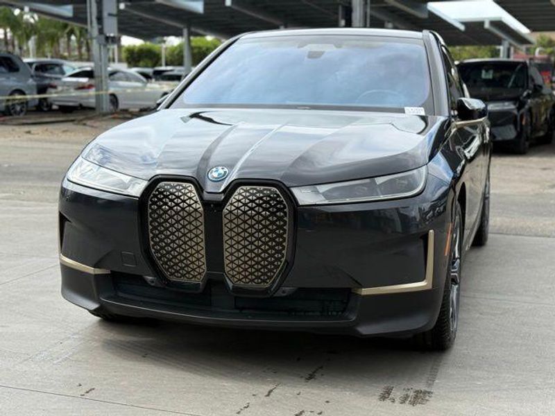 Used 2023 BMW iX xDrive50Image 3