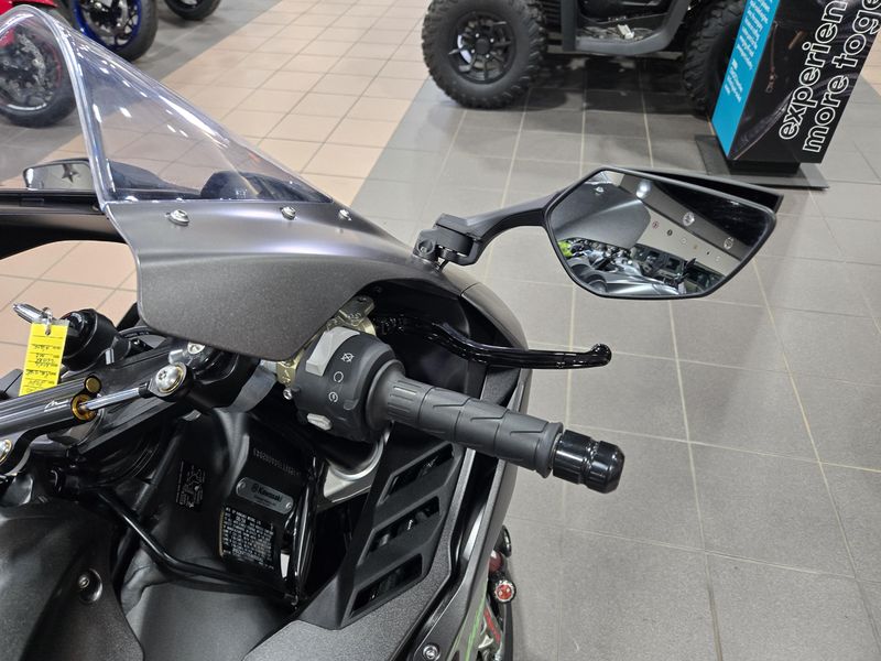 2025 Kawasaki NINJA ZX10RR ABS Image 11