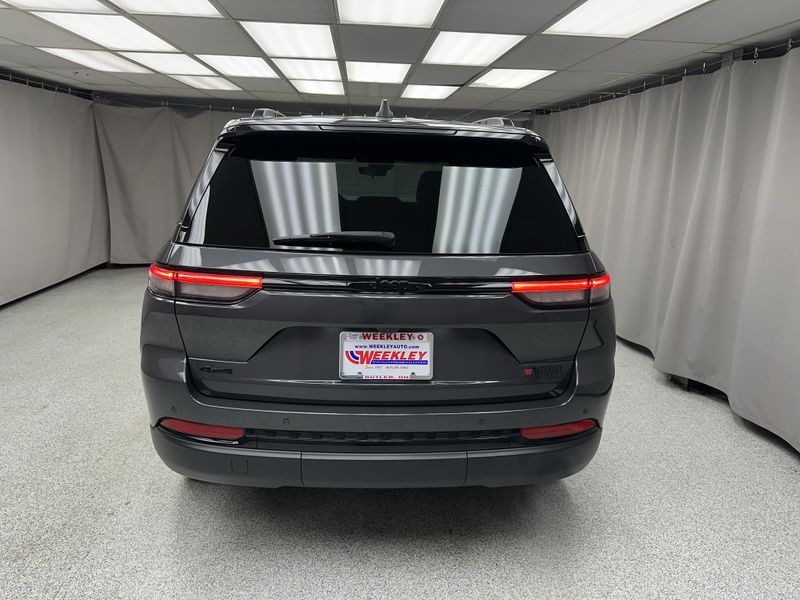 Used 2025 Jeep Grand Cherokee Altitude XImage 16