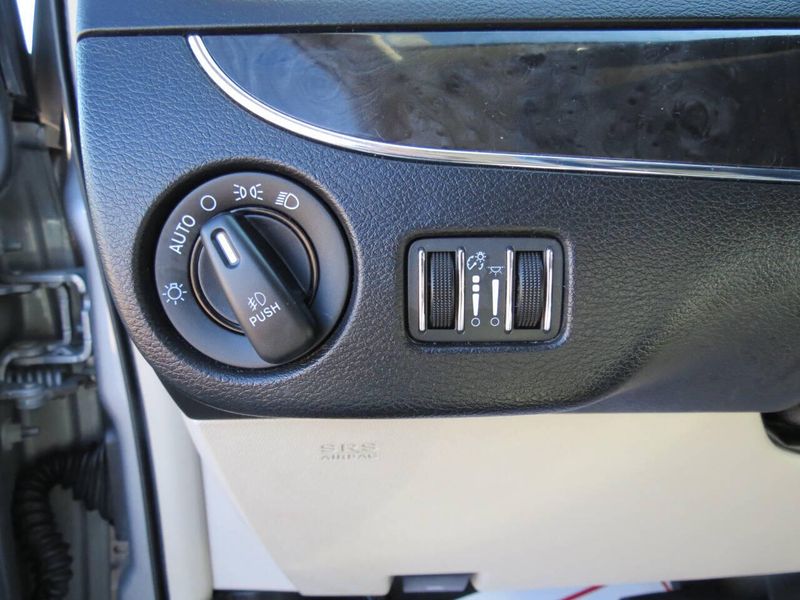 Used 2014 Chrysler Town & Country Touring L 4dr Mini VanImage 13