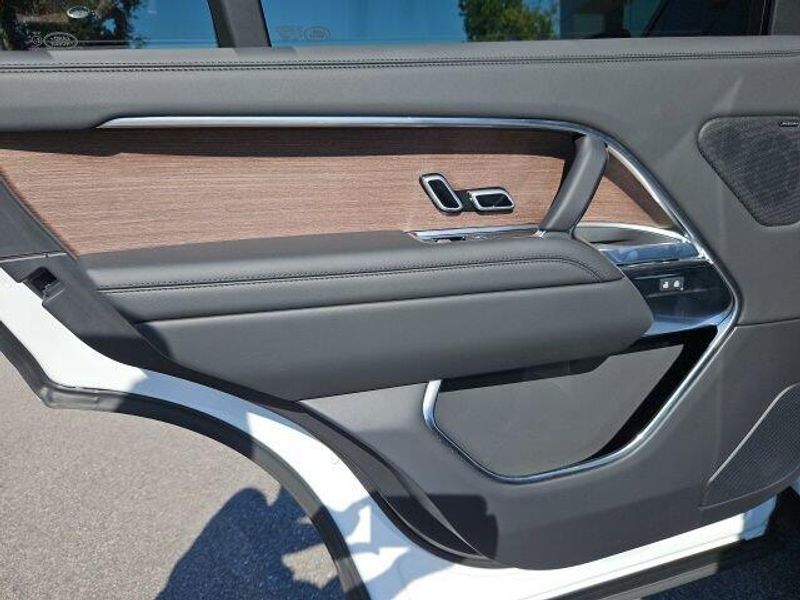 Used 2025 Land Rover Range Rover SE