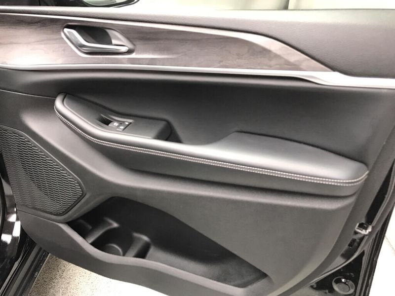 Used 2024 Jeep Grand Cherokee LimitedImage 27