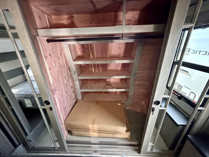 New 2027 NORTHWOOD MFG Arctic Fox Edge 36-5VSImage 12