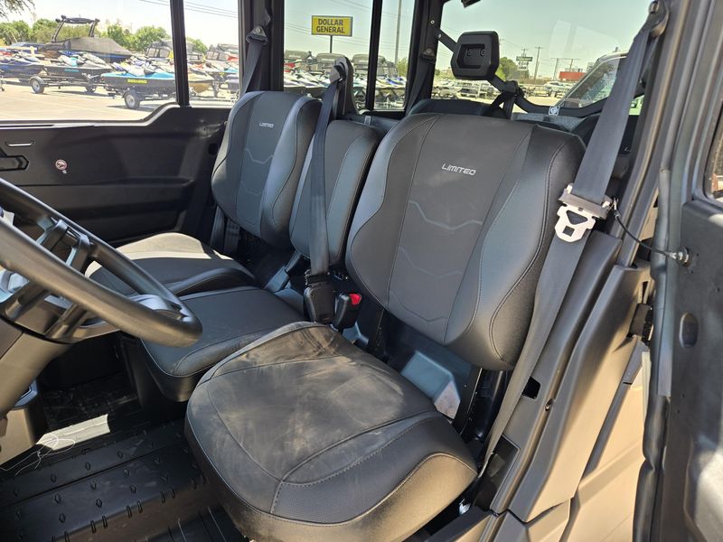 2025 Can-Am DEFENDER MAX LIMITED CAB HD10 DESERT TAN AND STEALTH BLACK Image 12