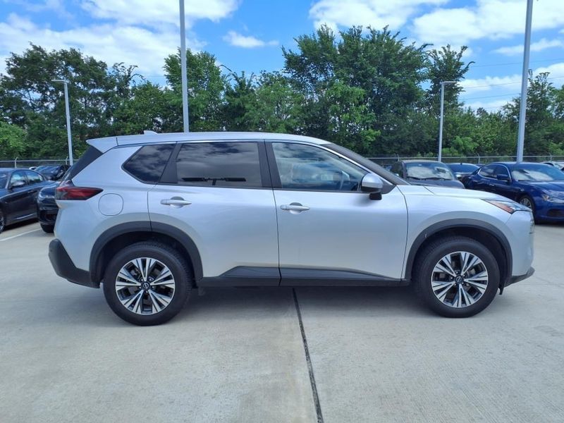2023 Nissan Rogue SVImage 9