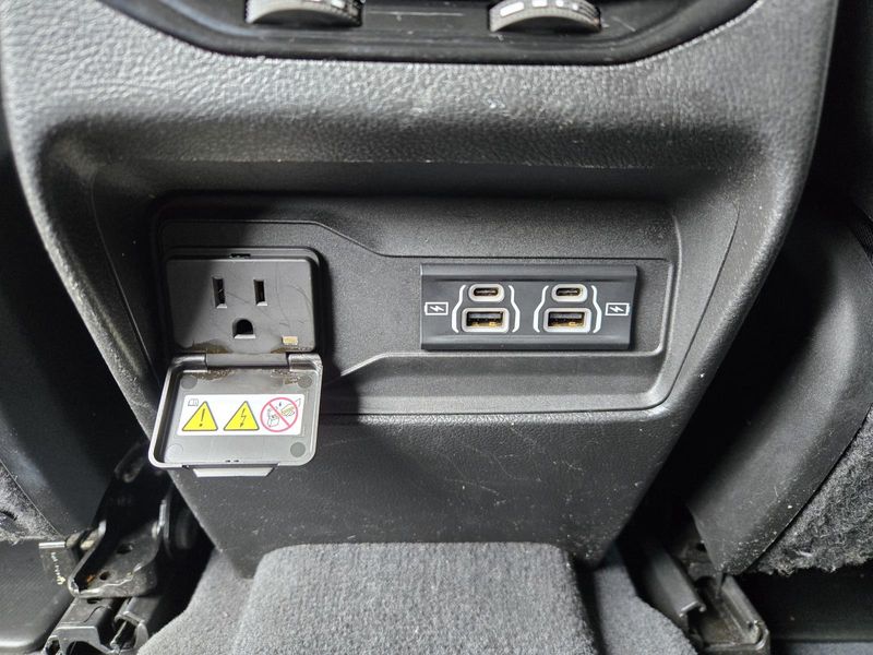 Used 2023 Jeep Grand Cherokee L Laredo 4x2