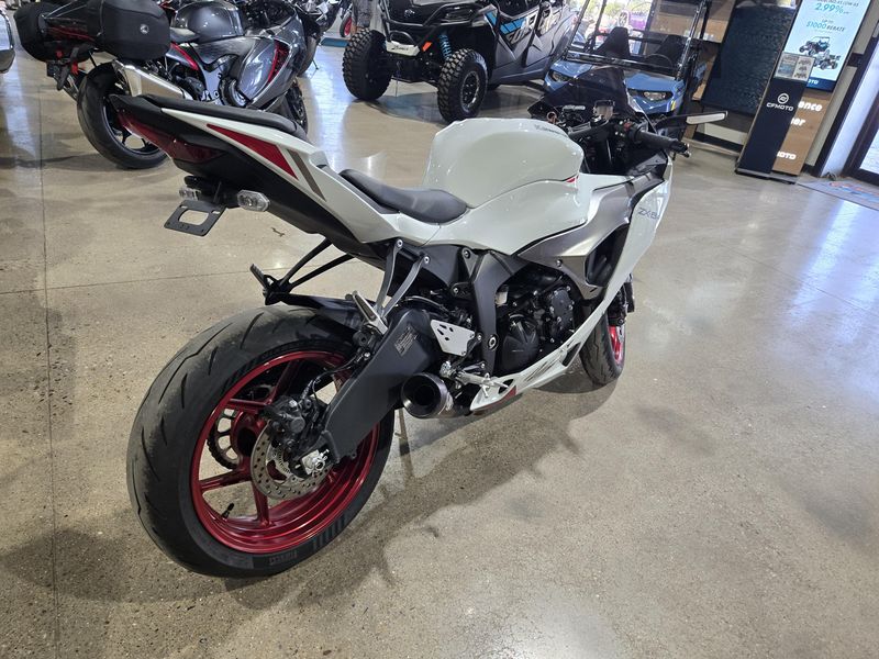 USED 2025 KAWASAKI NINJA ZX6R BASE Image 5