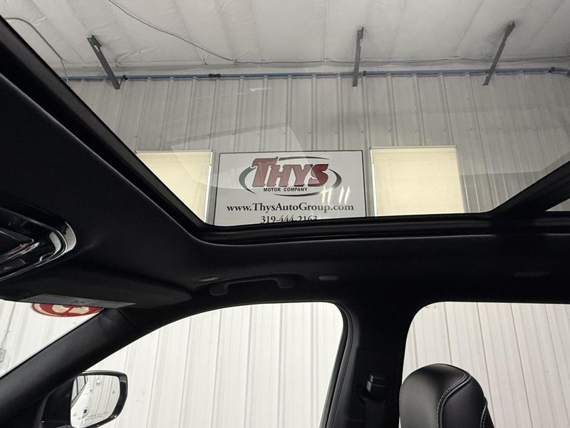 Used 2023 Jeep Grand Cherokee L OverlandImage 21