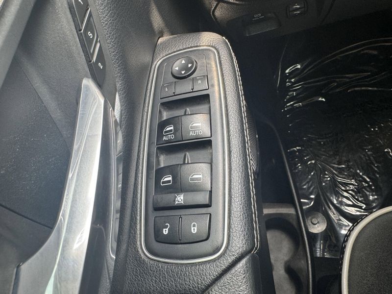 Used 2019 RAM 1500 LaramieImage 17