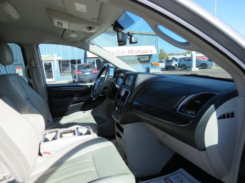 Used 2014 Chrysler Town & Country Touring L 4dr Mini VanImage 26