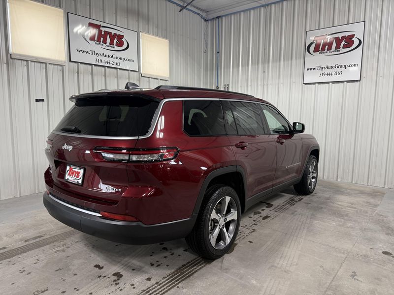 New 2026 Jeep Grand Cherokee L Limited 4x4Image 3