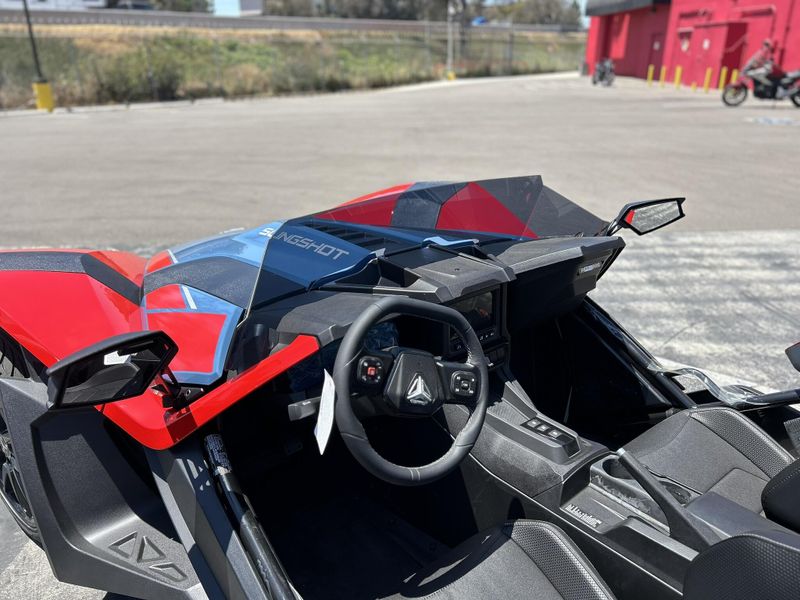 New 2025 Polaris SLINGSHOT SLR AUTODRIVE Image 8