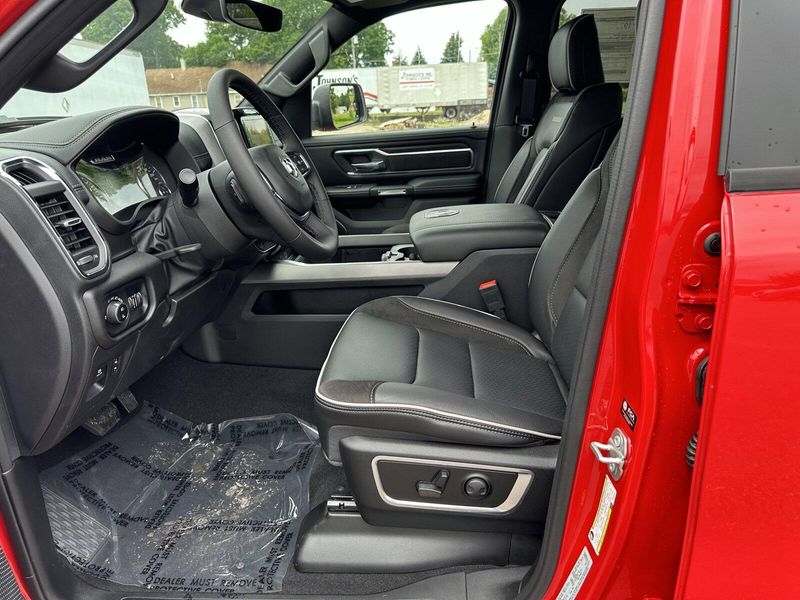 2025 RAM 1500 LaramieImage 14