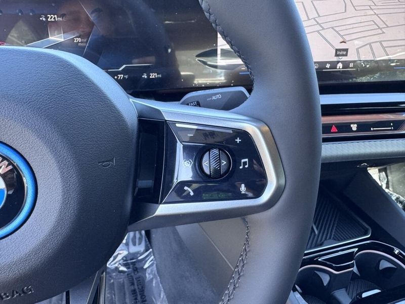 2025 BMW i5 xDrive40Image 24