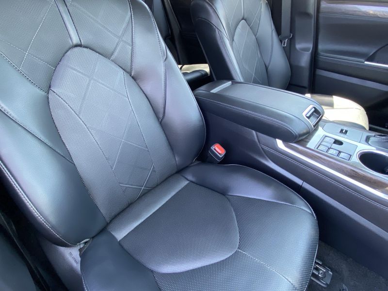 Used 2023 Toyota Highlander PlatinumImage 11
