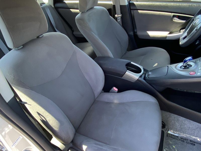 Used 2014 Toyota Prius Plug-In Image 11