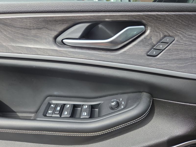 2023 Jeep Grand Cherokee Base photo 35