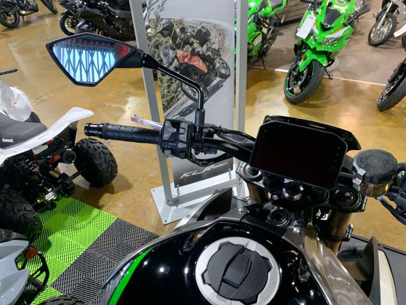 New 2025 Kawasaki Z900 SE ABS Image 19