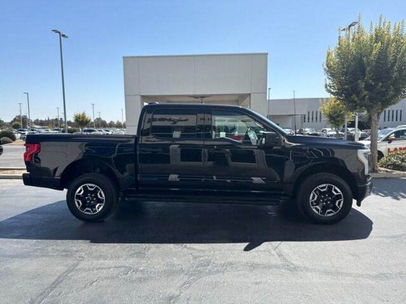 2023 Ford F-150 Lightning XLT photo 7