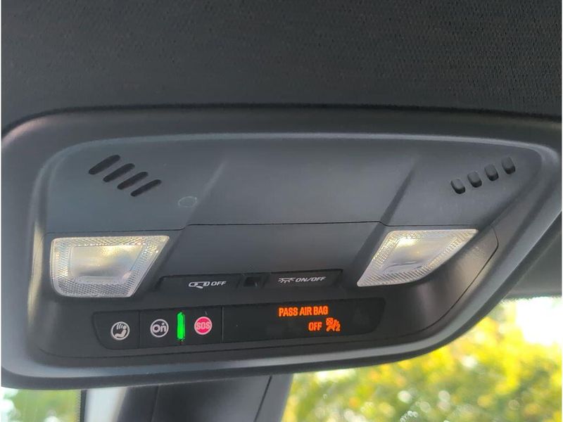 Used 2023 Chevrolet Traverse LT ClothImage 27