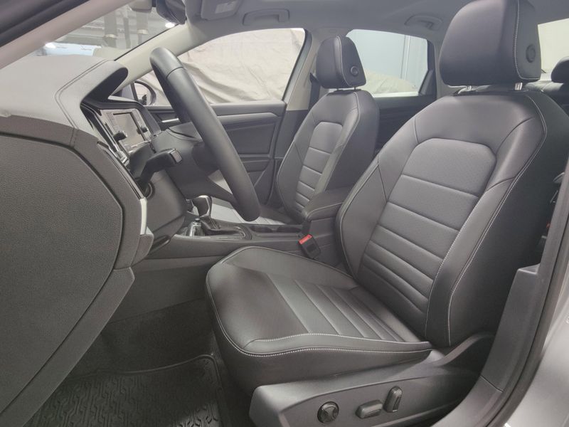 2024 Volkswagen Jetta SE w/Sunroof/Black Wheel PkgImage 9