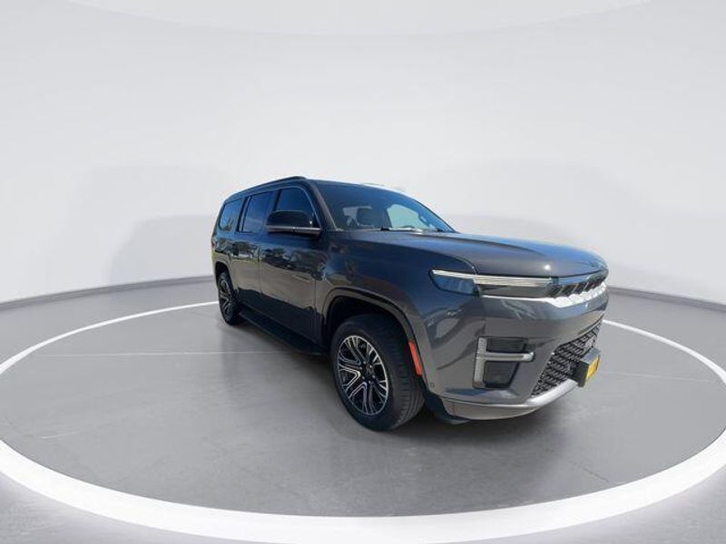 2026 Jeep Grand Wagoneer 4x4Image 2