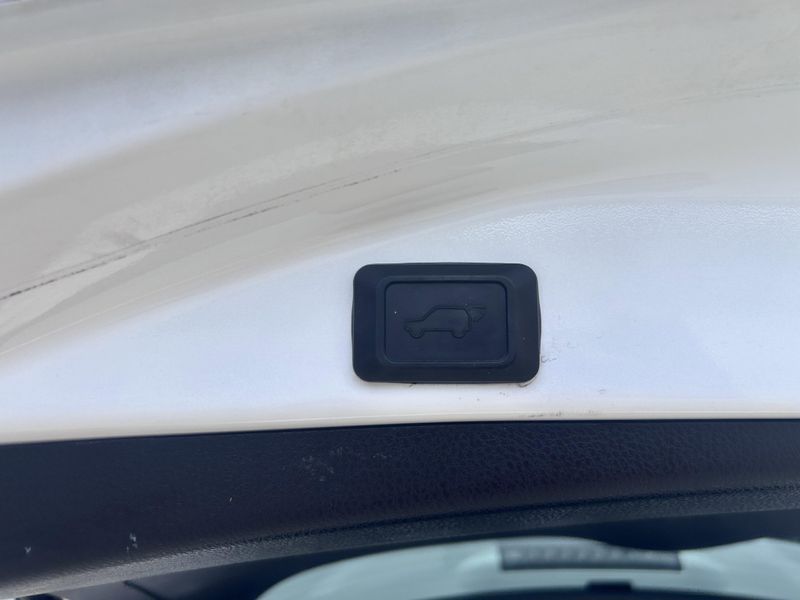 2016 Toyota RAV4 SEImage 25